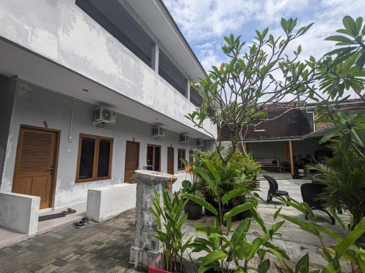 Rumah Pagar Merah Homestay Yogyakarta Kültér fotó