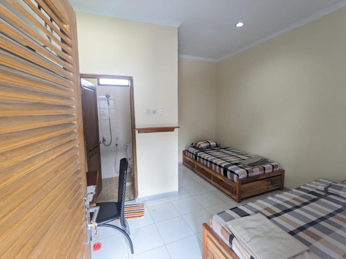 Rumah Pagar Merah Homestay Yogyakarta Kültér fotó